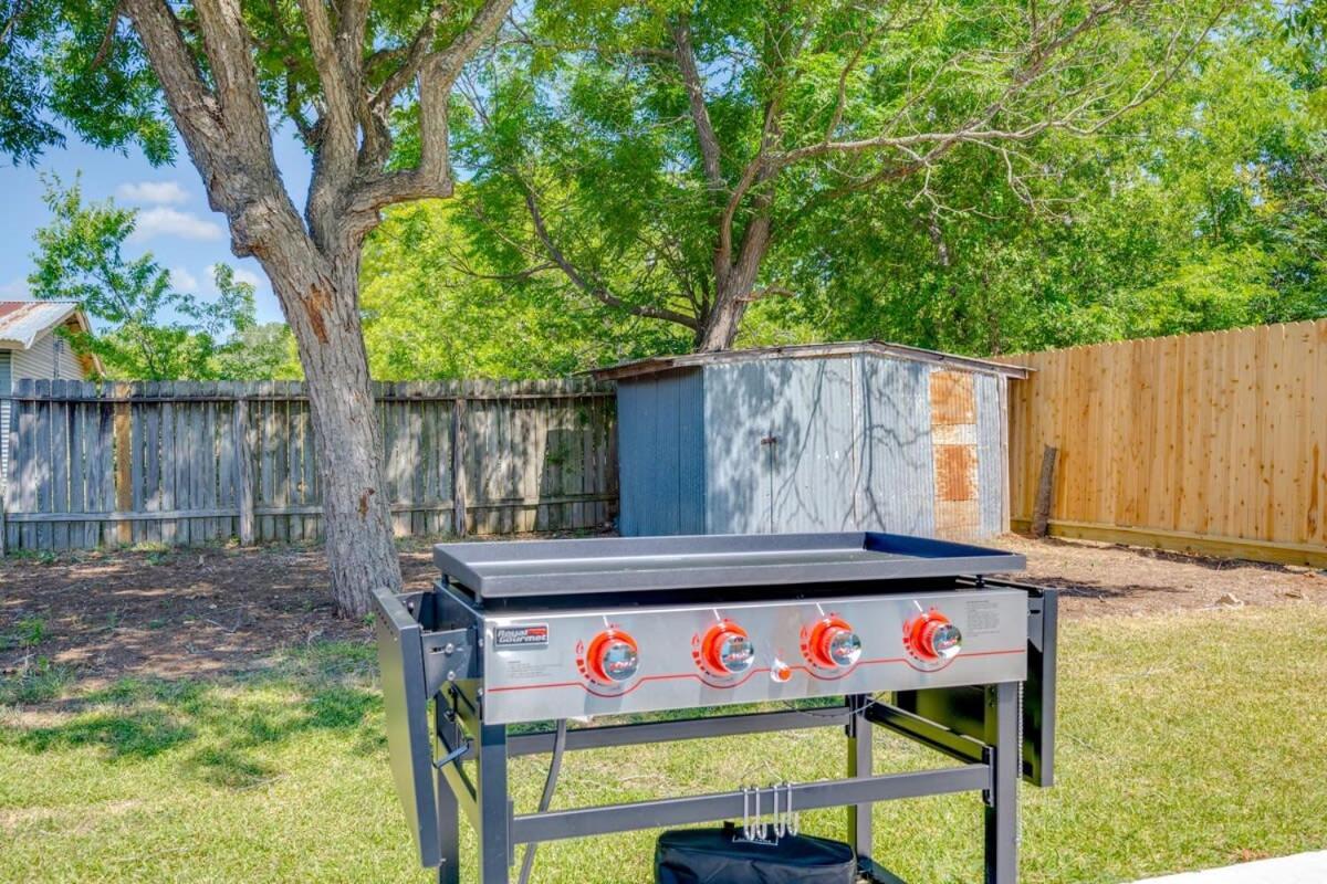 2 Kings Hot Tub Modern Cottage Hill Country Blanco Exterior photo