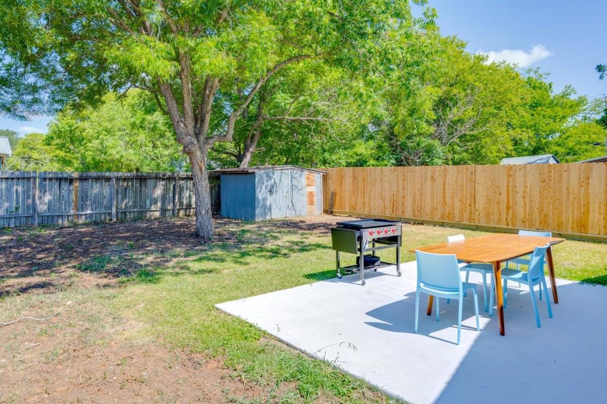 2 Kings Hot Tub Modern Cottage Hill Country Blanco Exterior photo