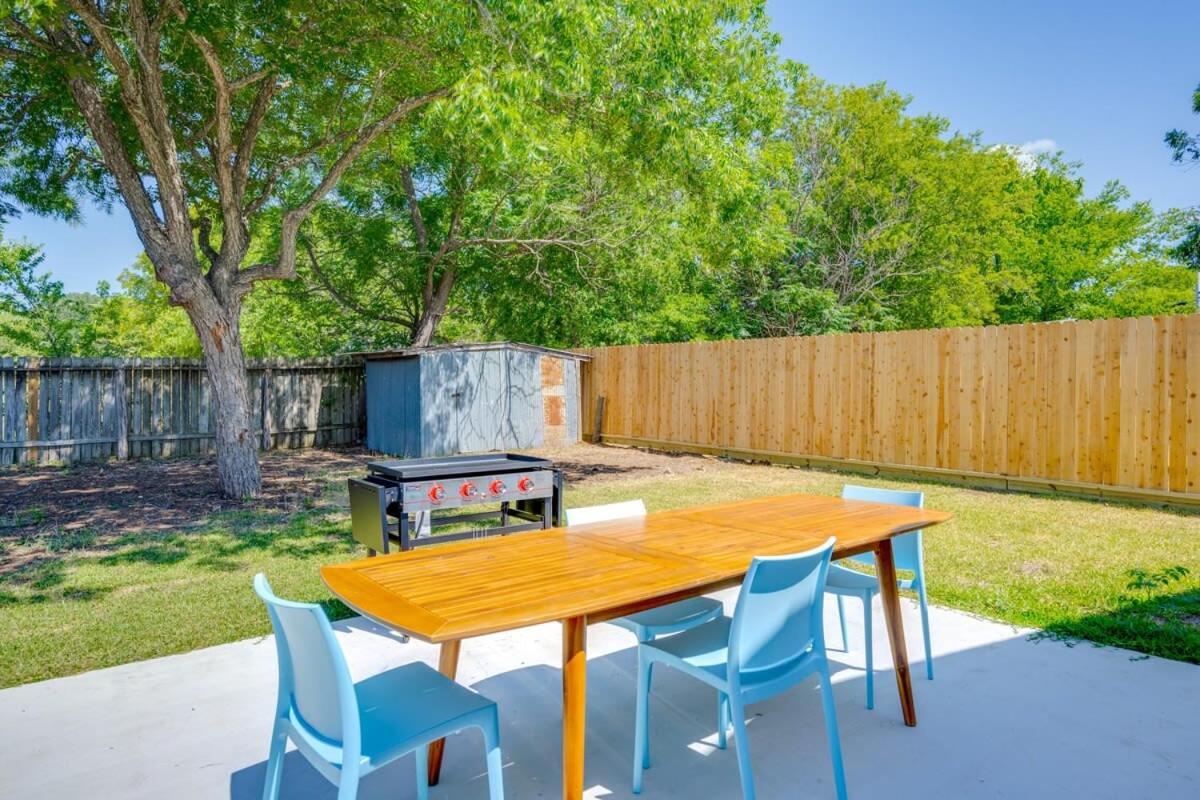 2 Kings Hot Tub Modern Cottage Hill Country Blanco Exterior photo
